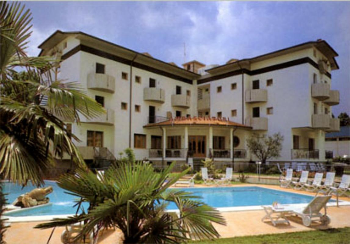 Hotel Ambasciatori 카스트로카로테르메 외부 사진